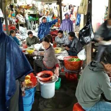 Không gian- Quán Ăn Bún Bò Bà Dông - Chợ Tây Ba