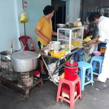 Không gian- Quán Ăn Bún Bò Bà Tư