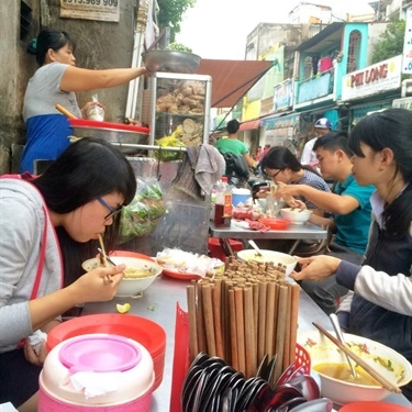Không gian- Quán Ăn Bún Bò - Đỗ Tấn Phong