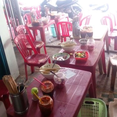Không gian- Quán Ăn Bún Bò Hồng