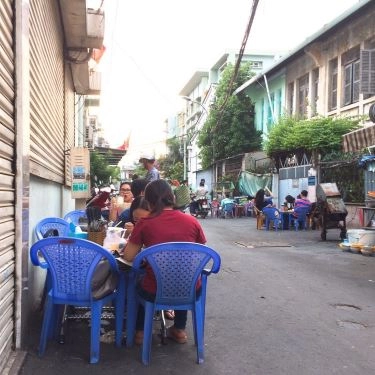 Không gian- Quán Ăn Bún Bò Huế - Nguyễn Tất Thành