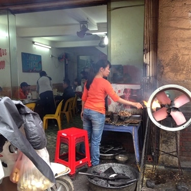 Không gian- Quán Ăn Bún Chả Sinh Từ - Phố Vọng
