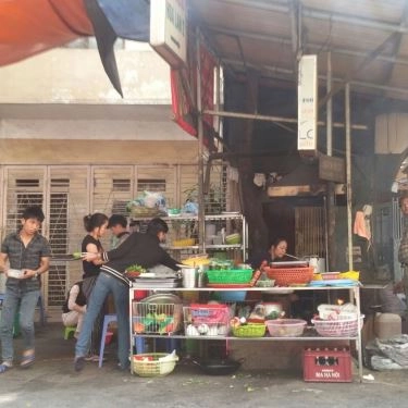 Không gian- Quán Ăn Hòa Râu - Bún Đậu Lòng Nướng