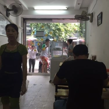 Không gian- Quán Ăn Bún Hải Sản Bà Châm