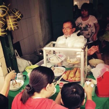 Không gian- Quán Ăn Bún Mọc Bà Cụ