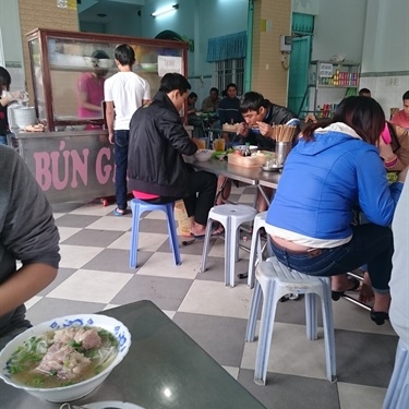 Không gian- Quán Ăn Bún Mọc Vườn Cau