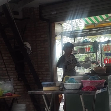 Không gian- Quán Ăn Bún Riêu & Bún Bò Buôn Mê Thuột