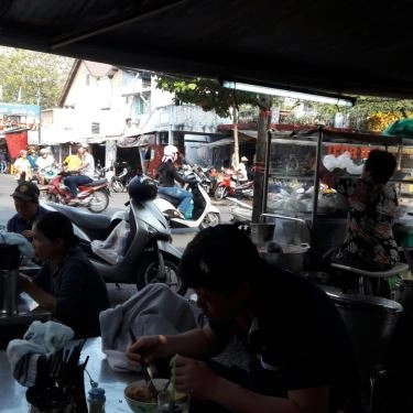 Không gian- Quán Ăn Bún Riêu Cua - Nguyễn Hữu Hào