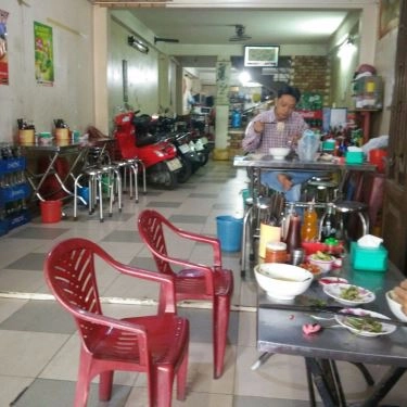 Không gian- Quán Ăn Bún Riêu Đông Hồ