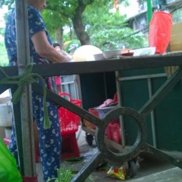 Không gian- Quán Ăn Bún Riêu Ốc Bà Là