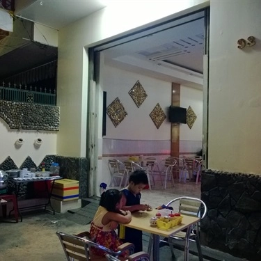 Không gian- Quán Ăn Cari Gà
