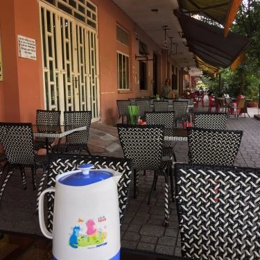 Không gian- Quán Ăn Quyên - Bún Chả Cá, Cafe & Cơm Văn Phòng