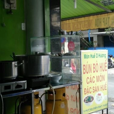 Không gian- Quán Ăn Cô Hương - Bún Bò & Mứt Huế