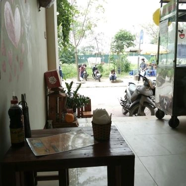 Không gian- Quán Ăn Tài Nguyên - Bánh Mì Ngon