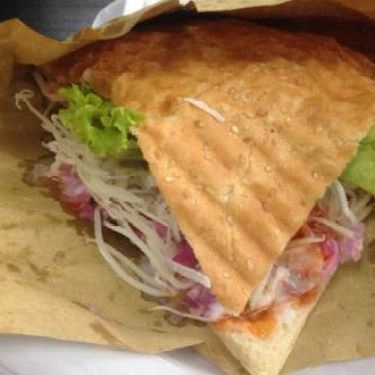 Món ăn- Quán Ăn Tràng Thi Restaurant - Bánh Mì Kẹp Thịt