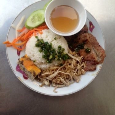Món ăn- Quán Ăn Tư Hoàng - Bún Thịt Nướng & Cơm Tấm