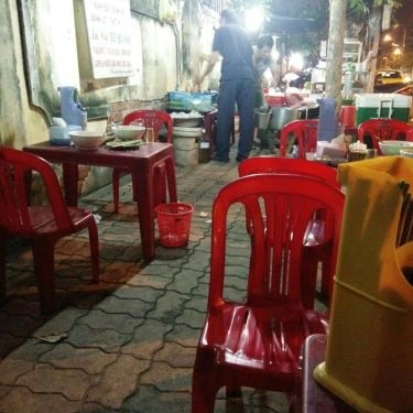 Không gian- Quán Ăn Quán Cô Ánh - Bún Bò & Bún Thịt Nướng
