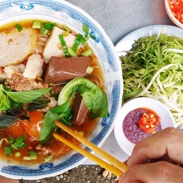 Món ăn- Quán Ăn Cô Hà - Bún Nem Nướng & Chả Giò