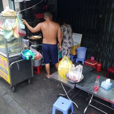 Không gian- Quán Ăn Cơm Gà 93 - Cơm Gà Xối Mỡ & Cơm Chiên Dương Châu