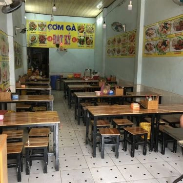 Không gian- Quán Ăn Cơm Gà Đạt Ký