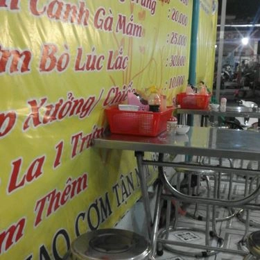 Không gian- Quán Ăn Cơm Gà Nhật Phát