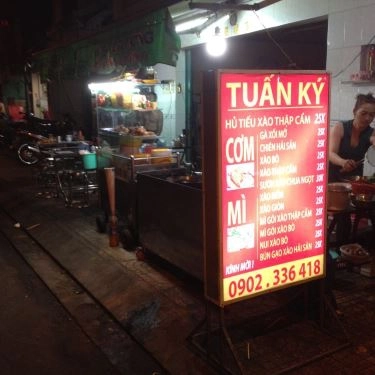 Không gian- Quán Ăn Cơm Gà Tuấn Ký