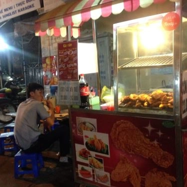 Không gian- Quán Ăn Cơm Gà Xối Mỡ - Nguyễn Biểu
