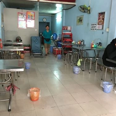 Không gian- Quán Ăn Cơm Gà Xối Mỡ 22K - Nguyễn Thái Học