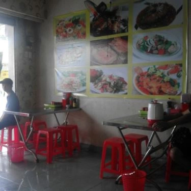 Không gian- Quán Ăn 79 - Cơm Chiên Gà Xối Mỡ