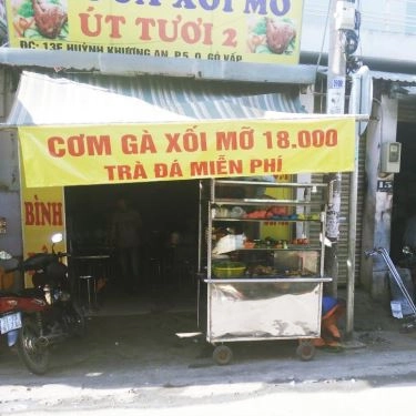 Không gian- Quán Ăn Cơm Gà Xôi Mỡ Út Tươi