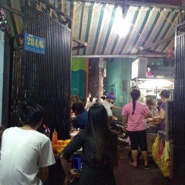 Không gian- Quán Ăn Cơm Gà Xối Mỡ Xá Xíu