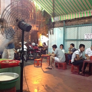 Không gian- Quán Ăn Cơm Tấm 39 - Phan Xích Long