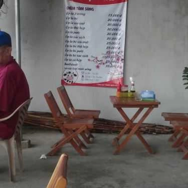 Không gian- Quán Ăn Con Bò Cười - Bánh Mì Ốp La