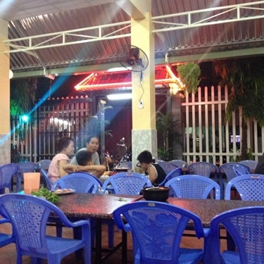 Không gian- Quán Ăn Dê Dương Ký - Nguyễn Kiệm
