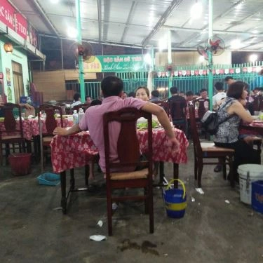 Không gian- Quán Ăn Dê Hậu