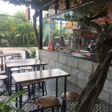 Không gian- Quán Ăn Fast Feel - Pizza & Bánh Mì