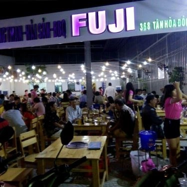 Không gian- Quán Ăn Fuji - Nướng Than Hải Sản BBQ