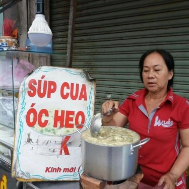 Không gian- Quán Ăn Gà Ác Tiềm Thuốc Bắc - Lê Văn Lương