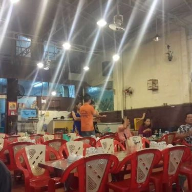 Không gian- Quán Ăn Hải Sản A Xừ