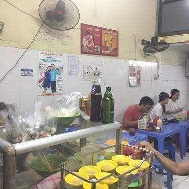Không gian- Quán Ăn Hoa Sữa Quán - Mì Gà Tần & Đồ Ăn Vặt