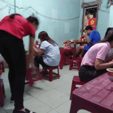 Không gian- Quán Ăn Hủ Tiếu A Hiền