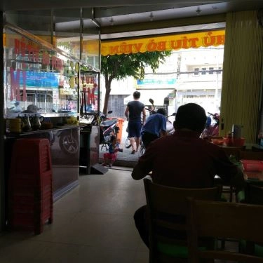 Không gian- Quán Ăn Hủ Tiếu Bò Viên Bình Phú