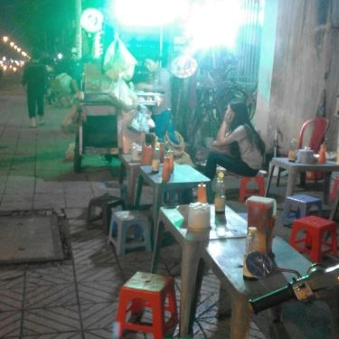 Không gian- Quán Ăn Hủ Tiếu Gõ Bình Dân