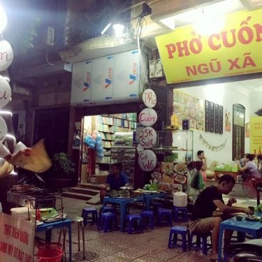 Không gian- Quán Ăn Huyền Mạnh - Phở Cuốn Ngũ Xã