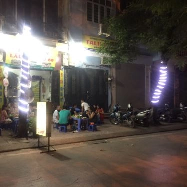 Không gian- Quán Ăn Huyền Mạnh - Phở Cuốn Ngũ Xã