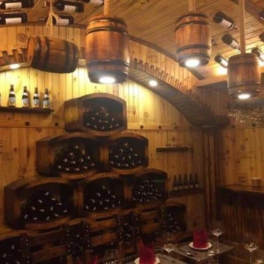 Không gian- Nhà Hàng Huyen Thư Wine Cellar