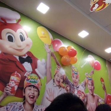 Tổng hợp- Quán Ăn Jollibee - Vincom Plaza Lê Văn Việt