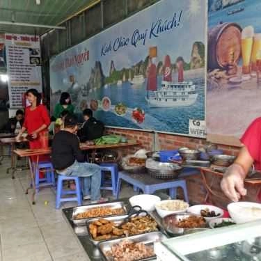 Không gian- Khánh Tuyền - Bún Bề Bề & Bánh Đa Hải Sản