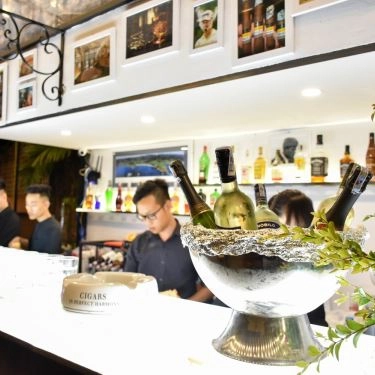 Không gian- Nhà Hàng M81 - Wine, Bar & Kitchen