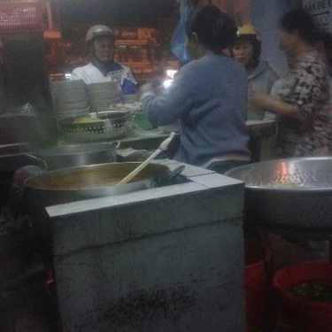Không gian- Quán Ăn Mì Quảng Đá Chẹt